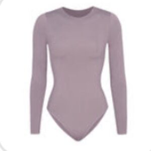 Skims long sleeve bodysuit. Excellent condition.